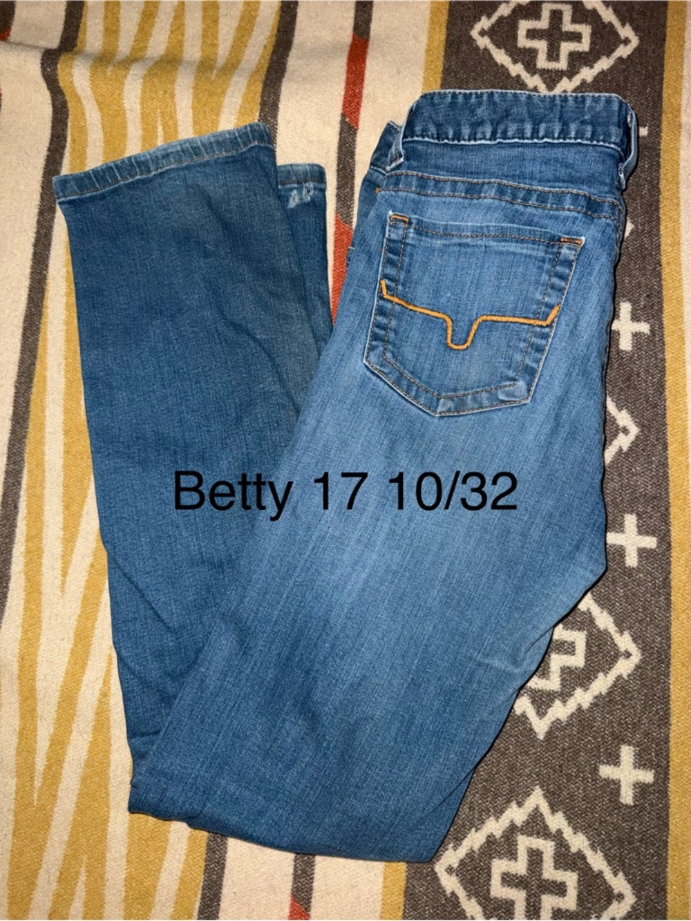 Kimes ranch Betty 17 

Little fray on the bottom great condition